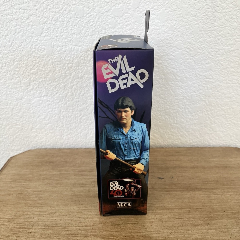 NECA The Evil Dead 40th Anniversary Ultimate Ash 7" Action Figure - Picture 8 of 9